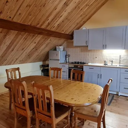 Loft Mansarde Du Train Jaune Avec Vue Sur Les Montagnes ساياغوز