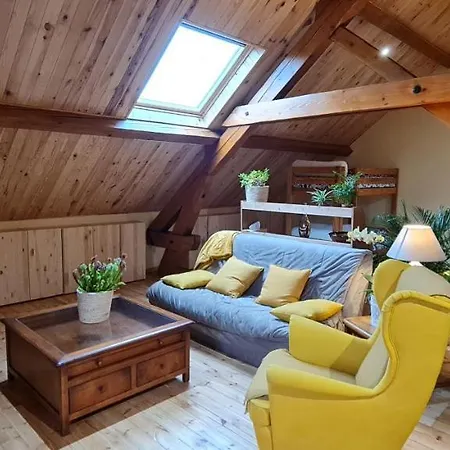منزل ريفي Loft Mansarde Du Train Jaune Avec Vue Sur Les Montagnes *