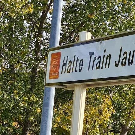 Loft Mansarde Du Train Jaune Avec Vue Sur Les Montagnes