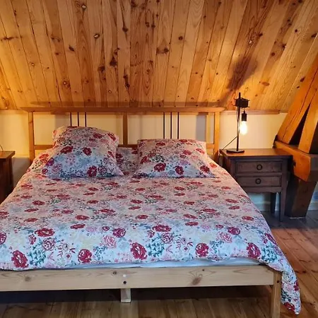 Loft Mansarde Du Train Jaune Avec Vue Sur Les Montagnes בית כפרי