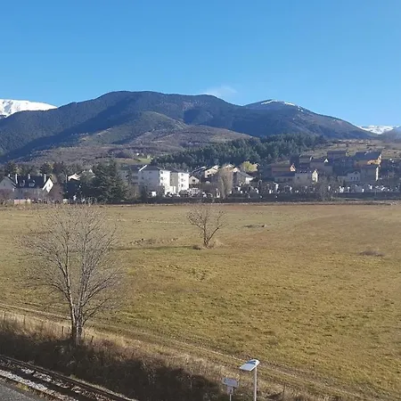 Casa rural Loft Mansardé Du Train Jaune Avec Vue Sur Les Montagnes *