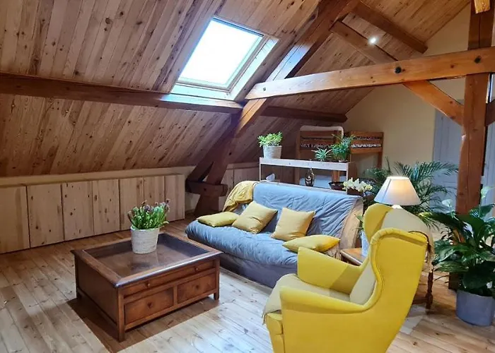 Casa di campagna Loft Mansardé Du Train Jaune Avec Vue Sur Les Montagnes *