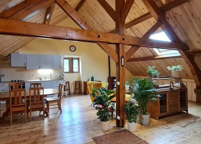 Casa di campagna Loft Mansardé Du Train Jaune Avec Vue Sur Les Montagnes Saillagouse