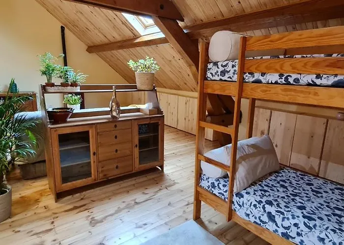 Loft Mansardé Du Train Jaune Avec Vue Sur Les Montagnes * Saillagouse